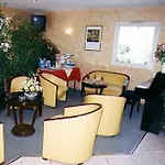 Kyriad Deauville - St Arnoult فندق 3*