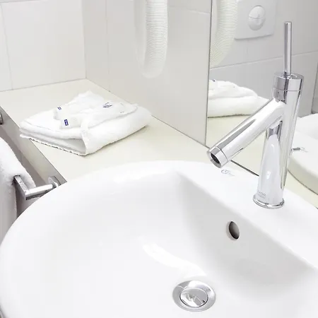 Kyriad Deauville - St Arnoult Hotell 3*