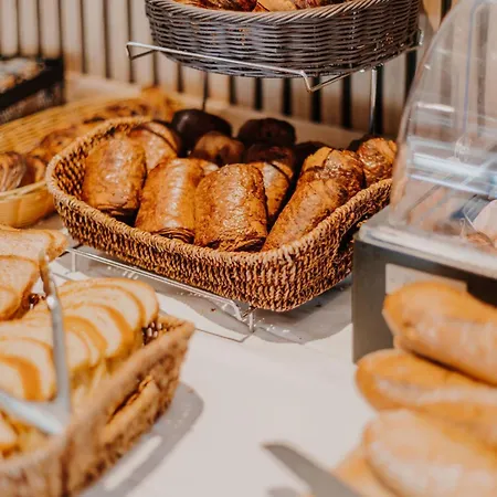 Kyriad Deauville - St Arnoult Hotel 3*