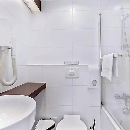 Hotel Kyriad Deauville - St Arnoult