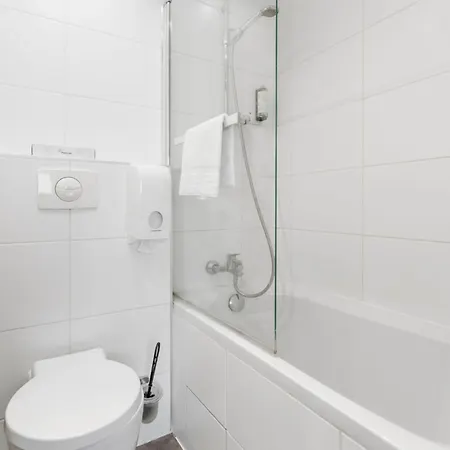 Kyriad Deauville - St Arnoult 3* سانت أرنولت